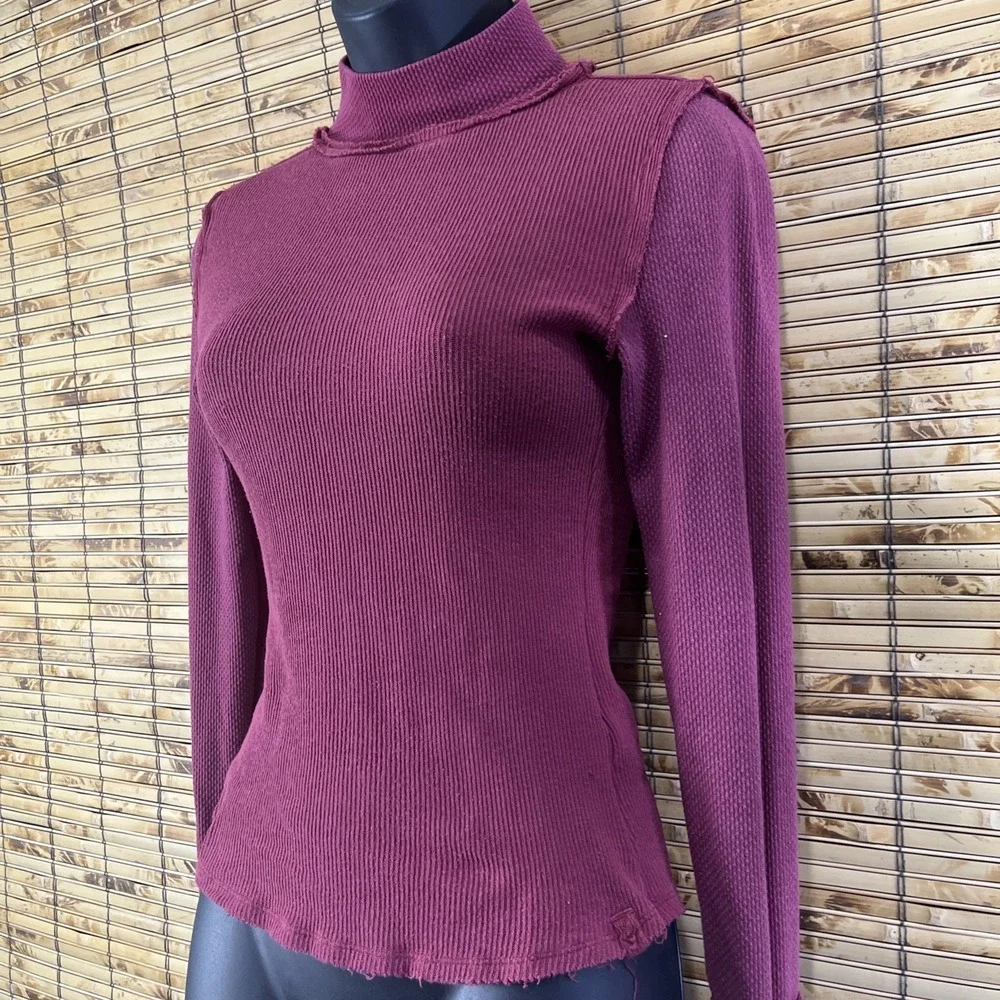 Free People We The Free Thermal Top Womens XS Berry Mock Neck Button Cuff Waffle